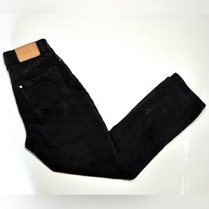 &Denim Vintage Mom Jeans – Size 6. Ultra high waist with ankle-length cut